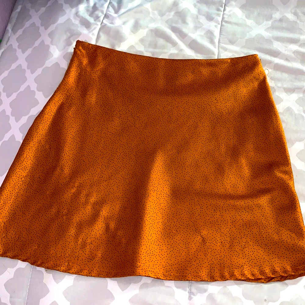 Classy silk skirt 🌿✨